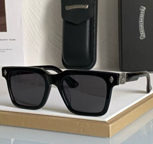 Schwarze Chrome-Herzbrille