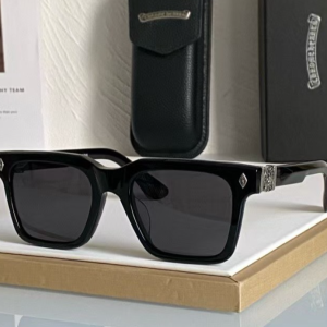 Schwarze Chrome-Herzbrille